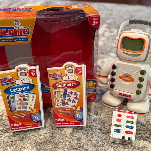 Alphie Interactive Learning Robot - Picture 3 of 6